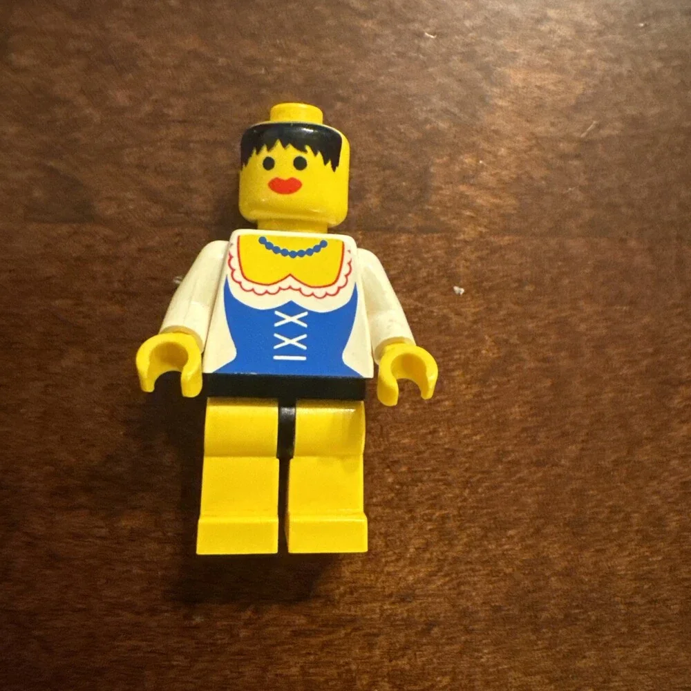 LEGO Pirates Minifigures Lot of 7 w/ Accessories Hats & Weapons